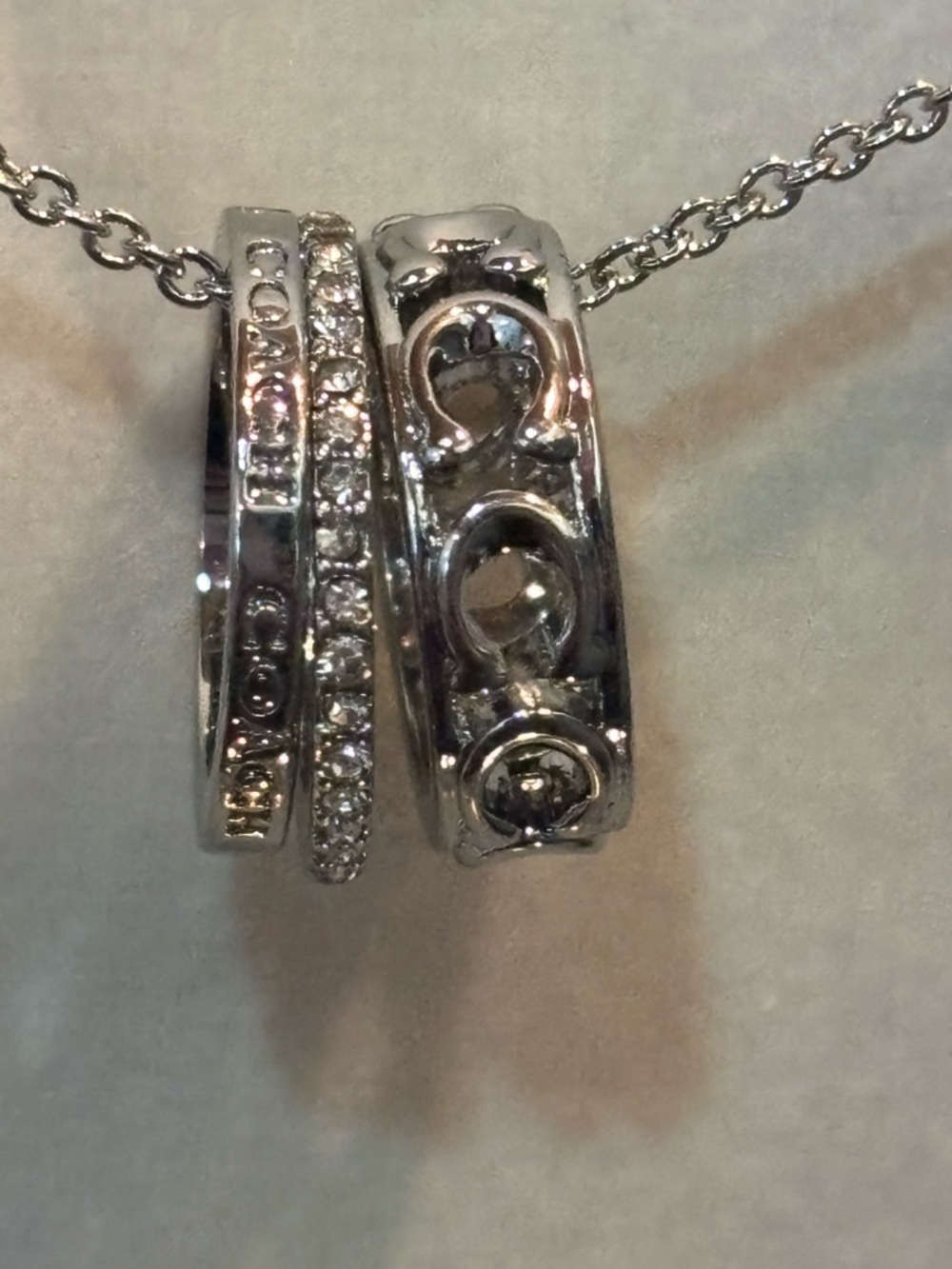 ✨ Coach Triple Ring Pendant Necklace Silver Tone NWT ✨ - Picture 6 of 16